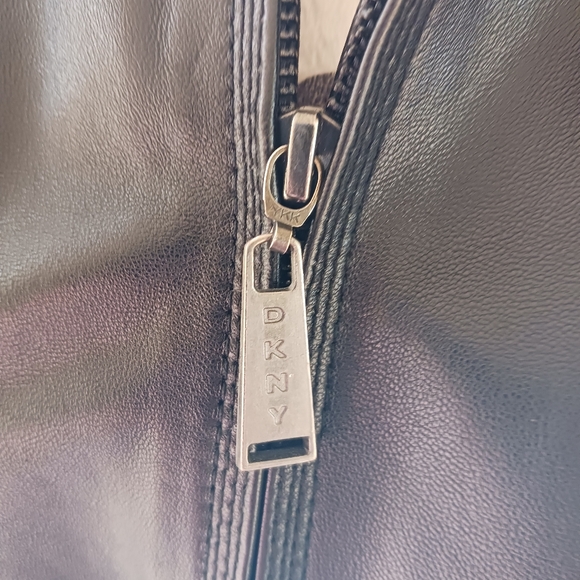 Women's vintage DKNY leather jacket - Picture 5 of 10